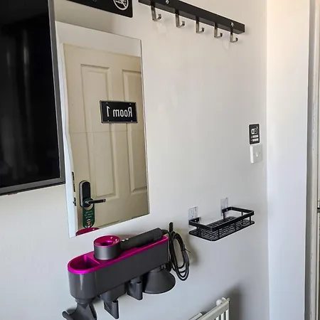 Gasthuis Double With Shared Bathroom Near The Shore And Tram Edinburgh