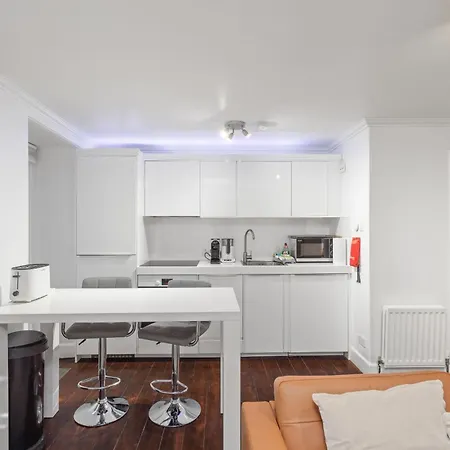 Cowgate's Little Hideout With Free Parking Holiday home *