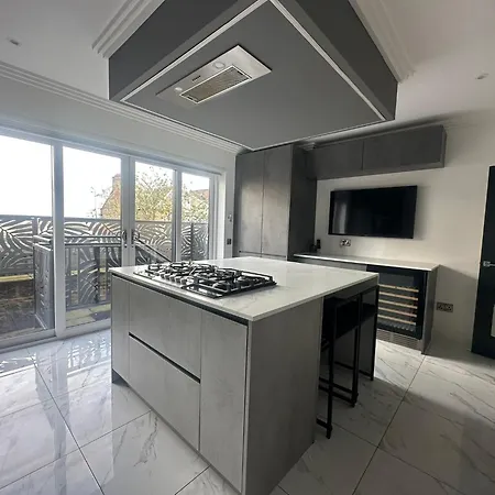 Luxury Waterfront Retreat For Groups Holiday home Edinburgh