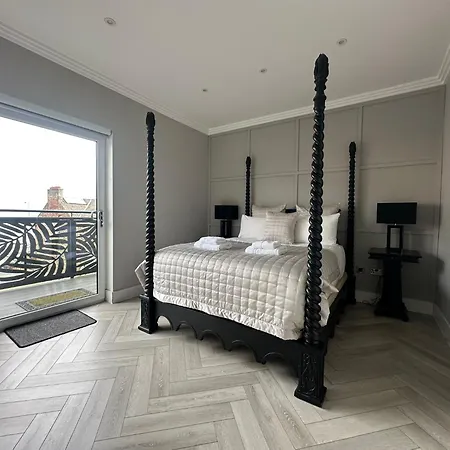 Luxury Waterfront Retreat For Groups Edinburgh