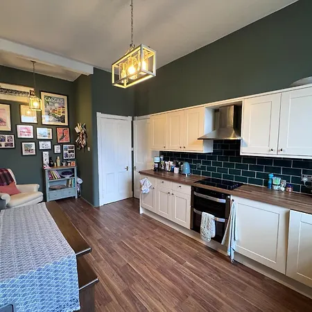 Gorgeous 2bdr With Unique Character In Apartment *