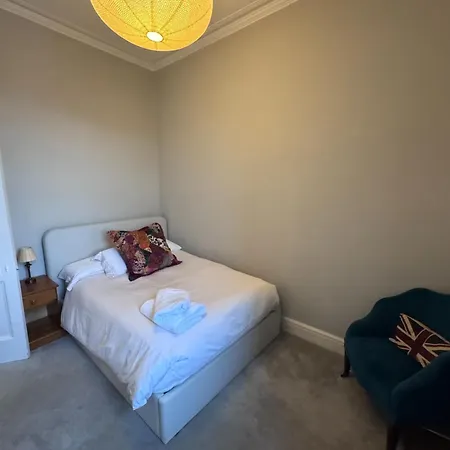 Gorgeous 2bdr With Unique Character In Apartment Edinburgh
