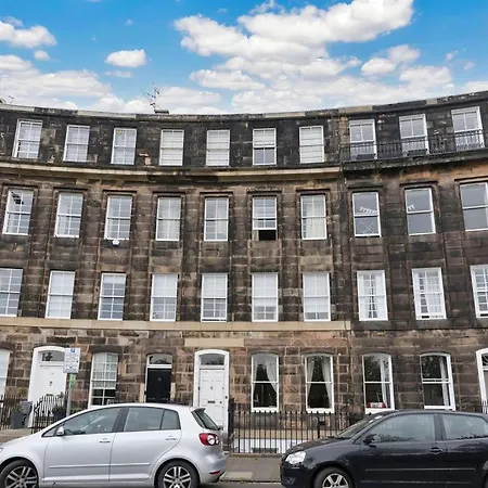 Gardners Crescent * Эдинбург