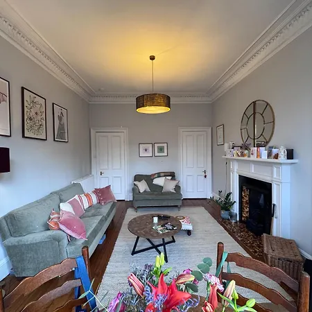Apartment Gorgeous 2bdr With Unique Character In