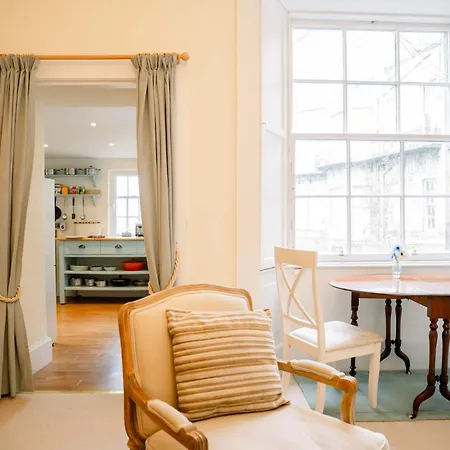 1 Bedroom In Historic Georgian Townhouse * Edinburgh