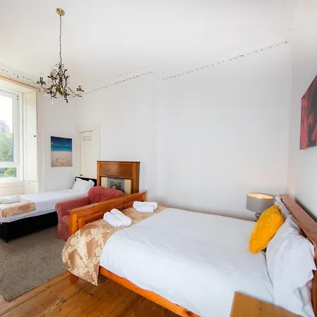 아파트 4 Bdrm Cosy By The Meadows 에든버러