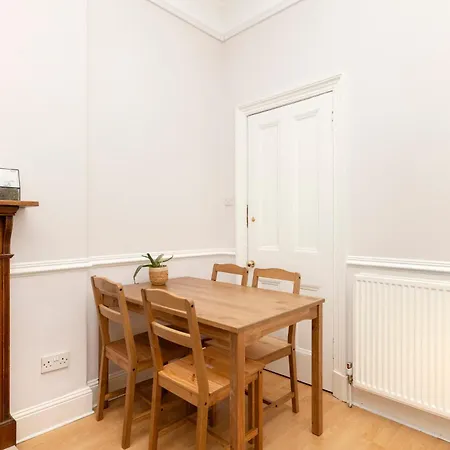 Refined 2-bed Flat With Classic Charm