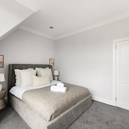 Bnbnova - 2br - West End - Near Castle