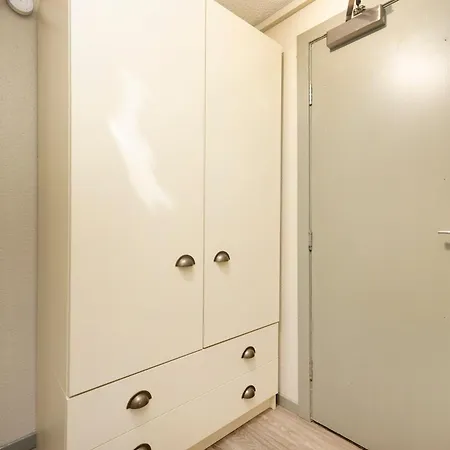 Meadow Court Apartment *