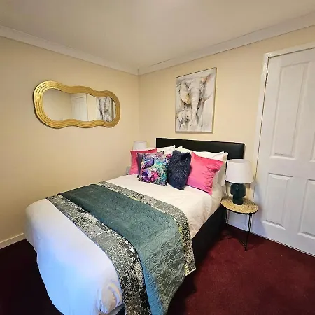 Stylish&spacious 4 Bedroom House *