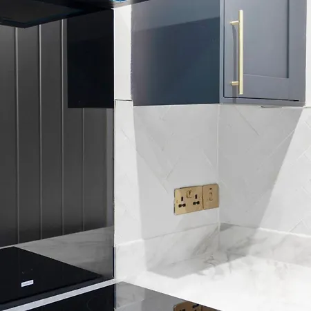 Newly Refurbished | | 3 Guests *