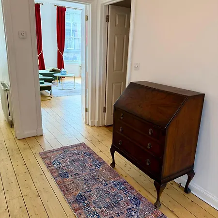 Luxurious Victorian 3 Bed Flat In The Heart Of Appartement