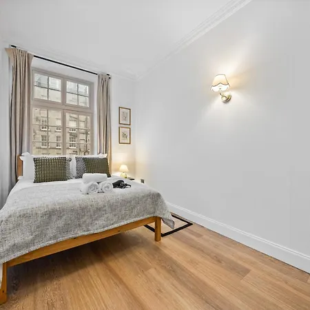 Burnets Close 2 Bedroom - * Edinburgh