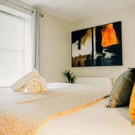 Modern 2 Bed With Parking 아파트 *