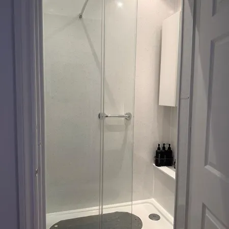 Luxurious Victorian 3 Bed Flat In The Heart Of Appartement *