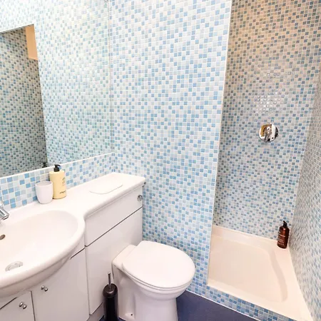 Stylish Southside Flat Near Old Town * Edinburg