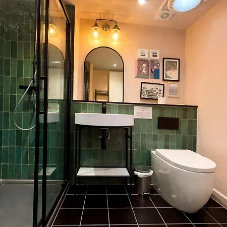 Open Plan 2 Bed Apt, Near Castle Apartamento