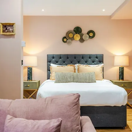 Dragon Luxury Serviced At Alva Street *