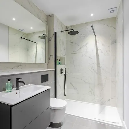 Dragon Luxury Serviced At Alva Street