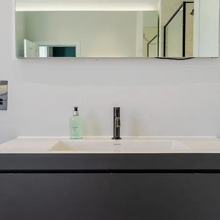 Dragon Luxury Serviced At Alva Street * Edinburgh