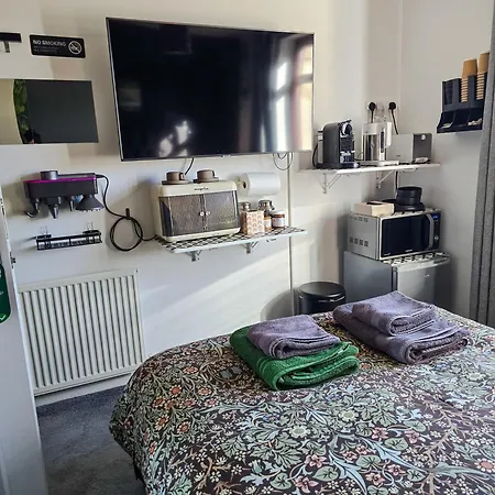 Double With Shared Bathroom Near The Shore And Tram Gasthuis