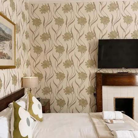 Gladstone House 4*