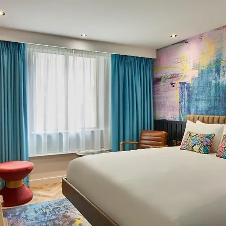 Hotel Nyx 4*