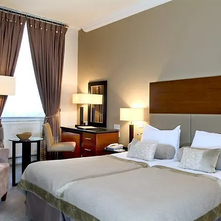 The Parliament House 3*