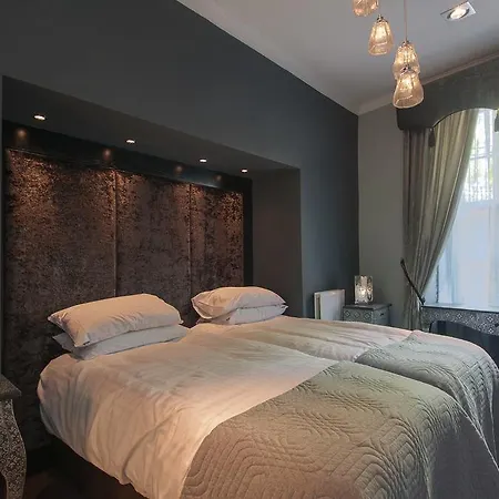 Retreat 4* إدنبرة