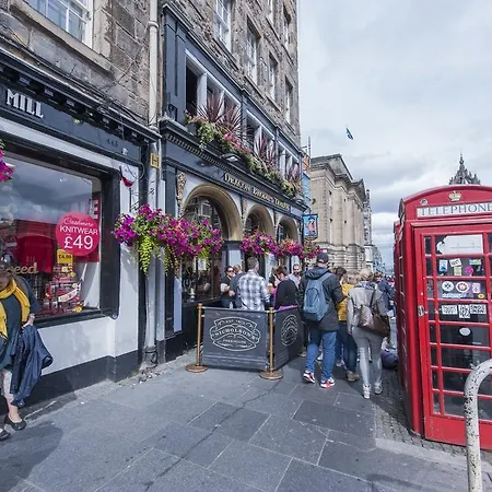 Writers View, Royal Mile