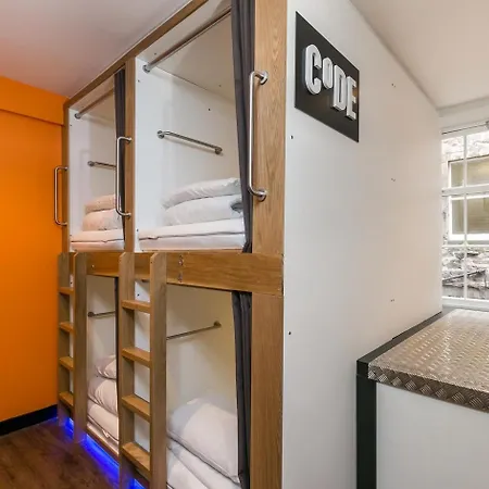 Hostel Code Pod - The Loft - *