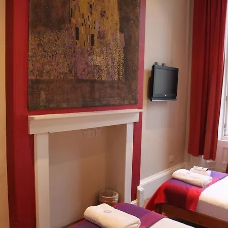 Dene Guest House, New Town Penzion 3*