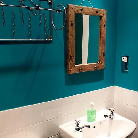 Dene Guest House, New Town 3*