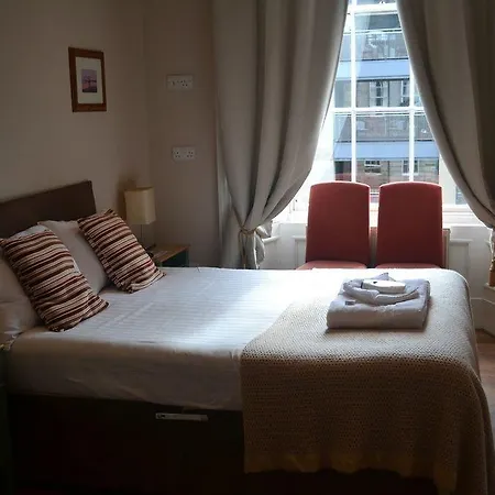 Dene Guest House, New Town Penzion 3*