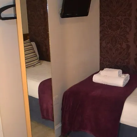 Dene Guest House, New Town 3*