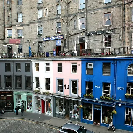 West Bow Just Off Royal Mile Эдинбург