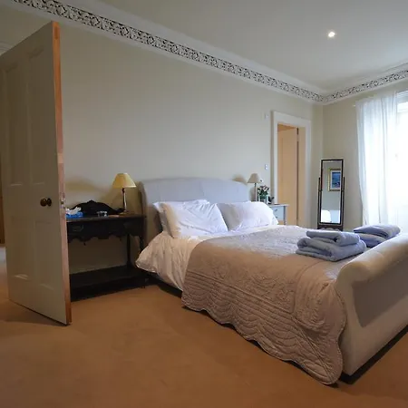 Royal Mile Elegance - Space & Luxury Edinburgh