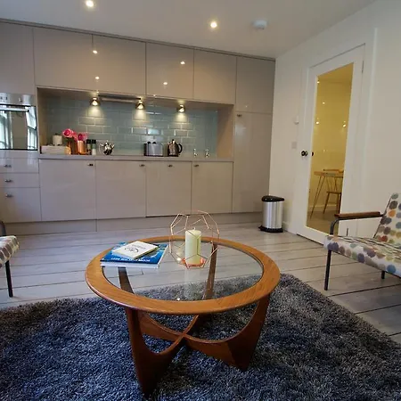Old Town Castle View Apartment Edinburgh