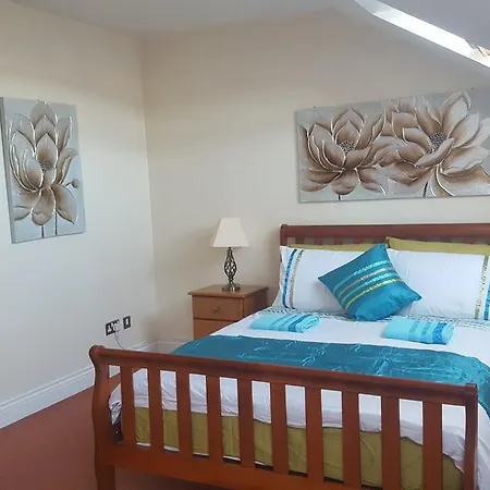 Penthouse Sleeps 11 Daire