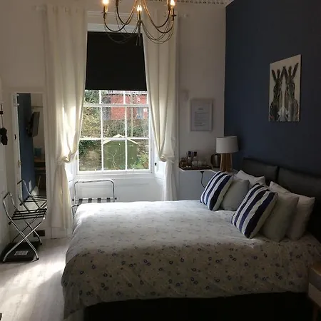 Ramsay's Bed & Breakfast 2*