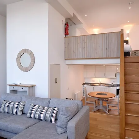 Destiny Scotland - Broughton St Lofts Daire