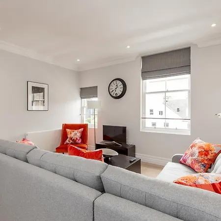 Destiny Scotland - Chisholm Hunter * Edinburgh