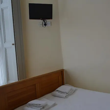 Mw Townhouse Pensión 4*