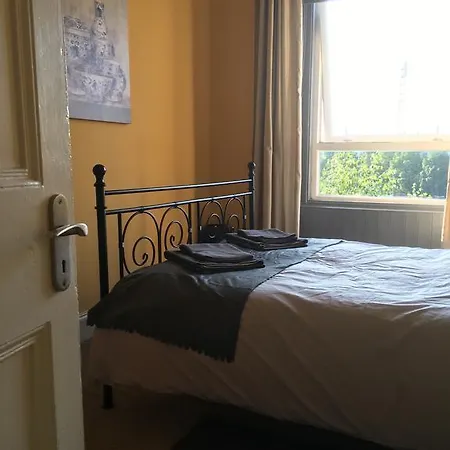 Meadowbank Apartment