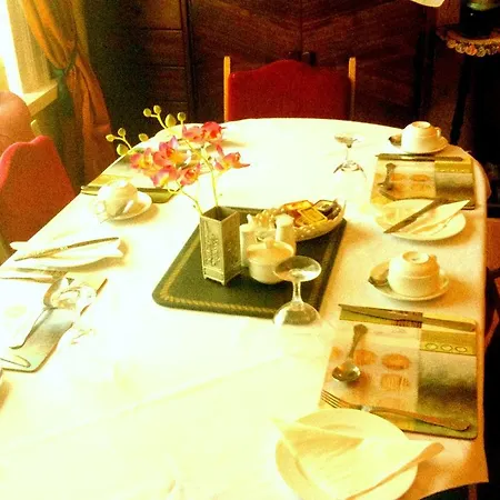 Almond House Bed & Breakfast Edinburgh