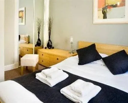 Nicolson Aparthotel 4*