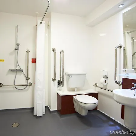 Travelodge Central Princes Street Hotel 3*
