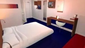 Отель Travelodge Queen Street