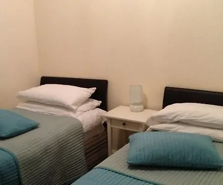 Central Apartments Edinburgh *
