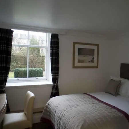 Fountain Court - Royal Garden 4* Edinburgh